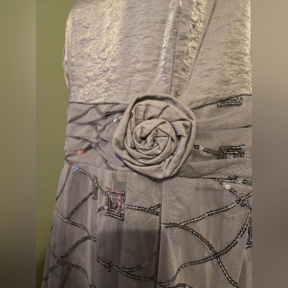BOGO Le Bos Elegant Silver Gray Sleeveless Dress with Floral Accent Size 14  I7 - Picture 7 of 11